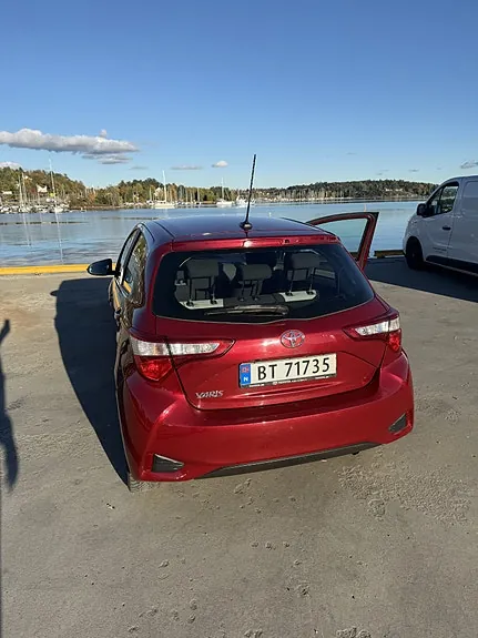 Toyota Yaris 2017 photo 2