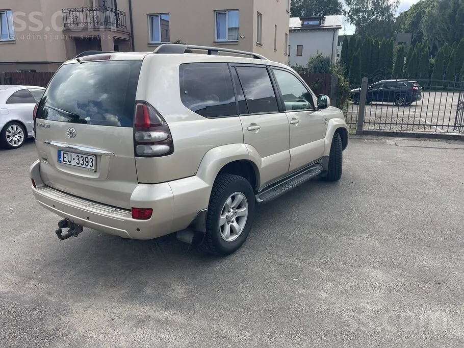 Toyota Land Cruiser 2005 photo 5