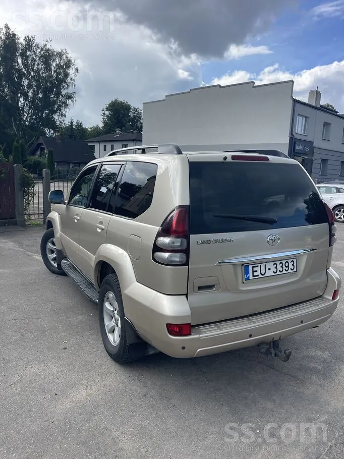 Toyota Land Cruiser 2005 photo 2