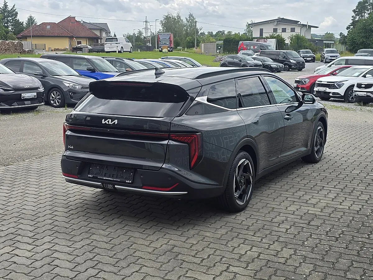 Kia K4 photo 3
