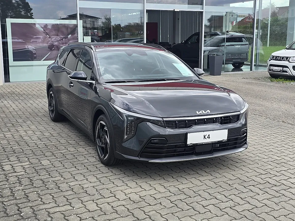 Kia K4 photo 2