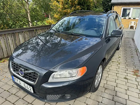 Volvo V70 2013 photo 2