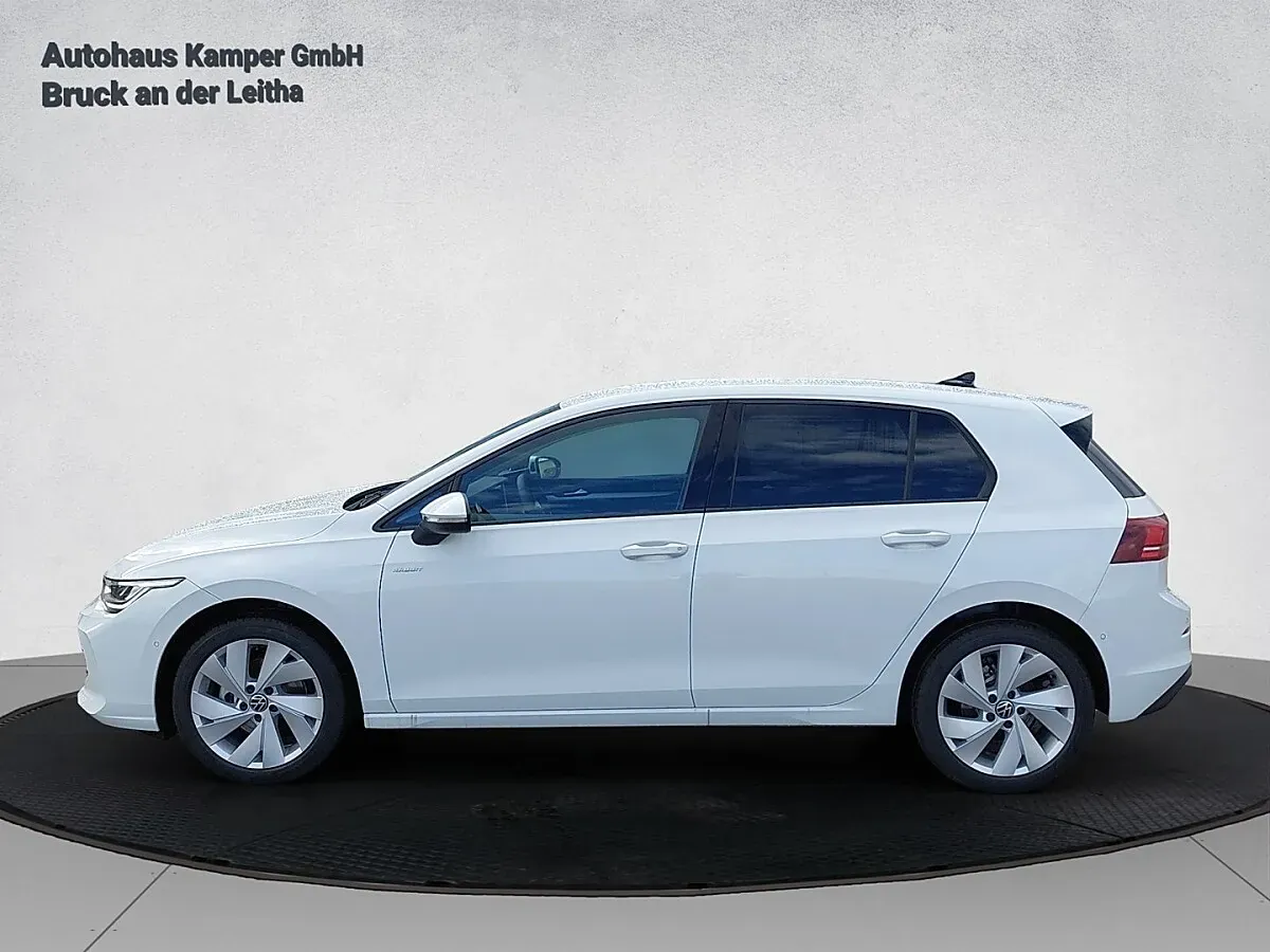 Volkswagen Golf 2026 photo 2
