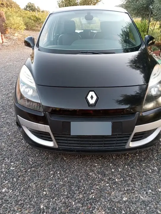 Renault Scenic 2011 photo 2
