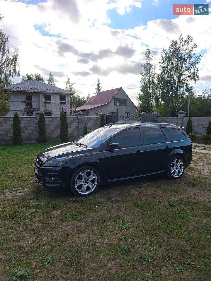 Ford Focus 2010 photo 2