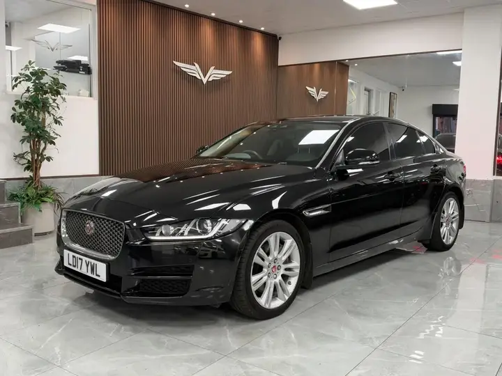 Jaguar Xe 2017 photo 3