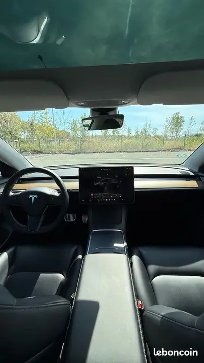 Tesla Model 3 2023 photo 3
