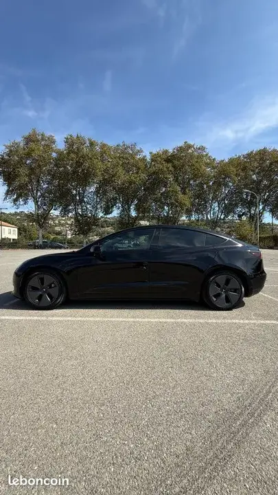 Tesla Model 3 2023 photo 2