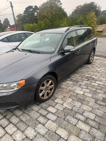 Volvo V70 2010 photo 4