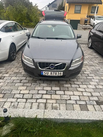 Volvo V70 2010 photo 2