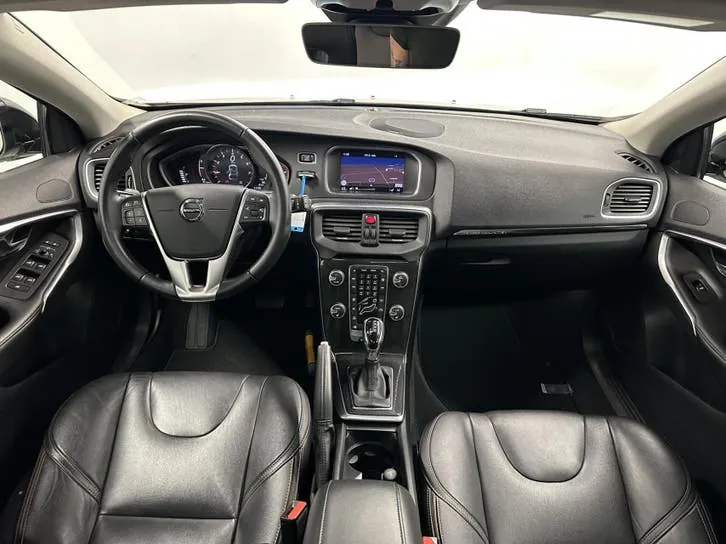 Volvo V40 2019 photo 2