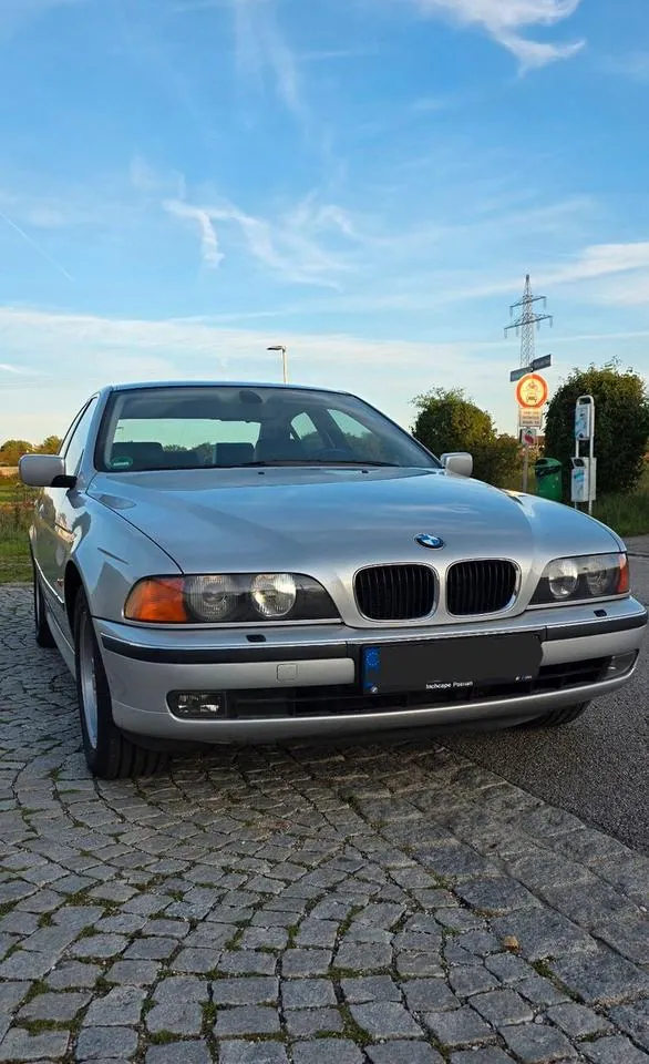 BMW 523I
