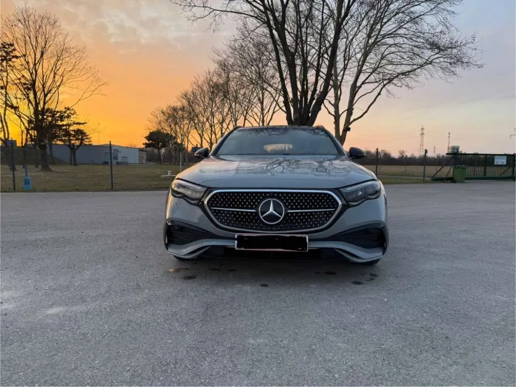 Mercedes-Benz E-Class 2024 photo 2