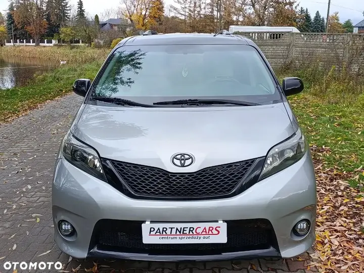 Toyota Sienna 2015 photo 3