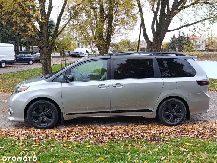 Toyota Sienna 2015 photo 5