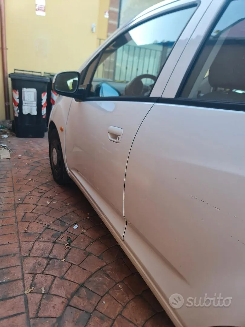 Chevrolet Spark 2011 photo 4