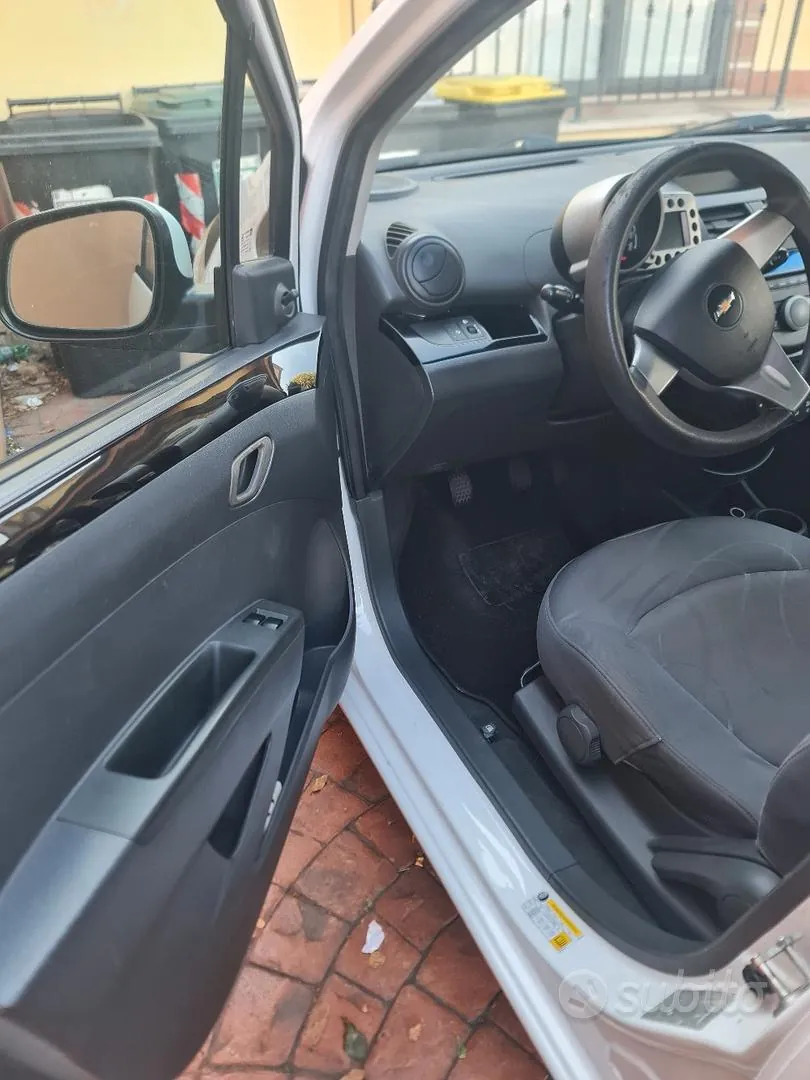 Chevrolet Spark 2011 photo 2