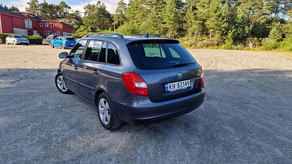 Skoda Fabia 2012 photo 4