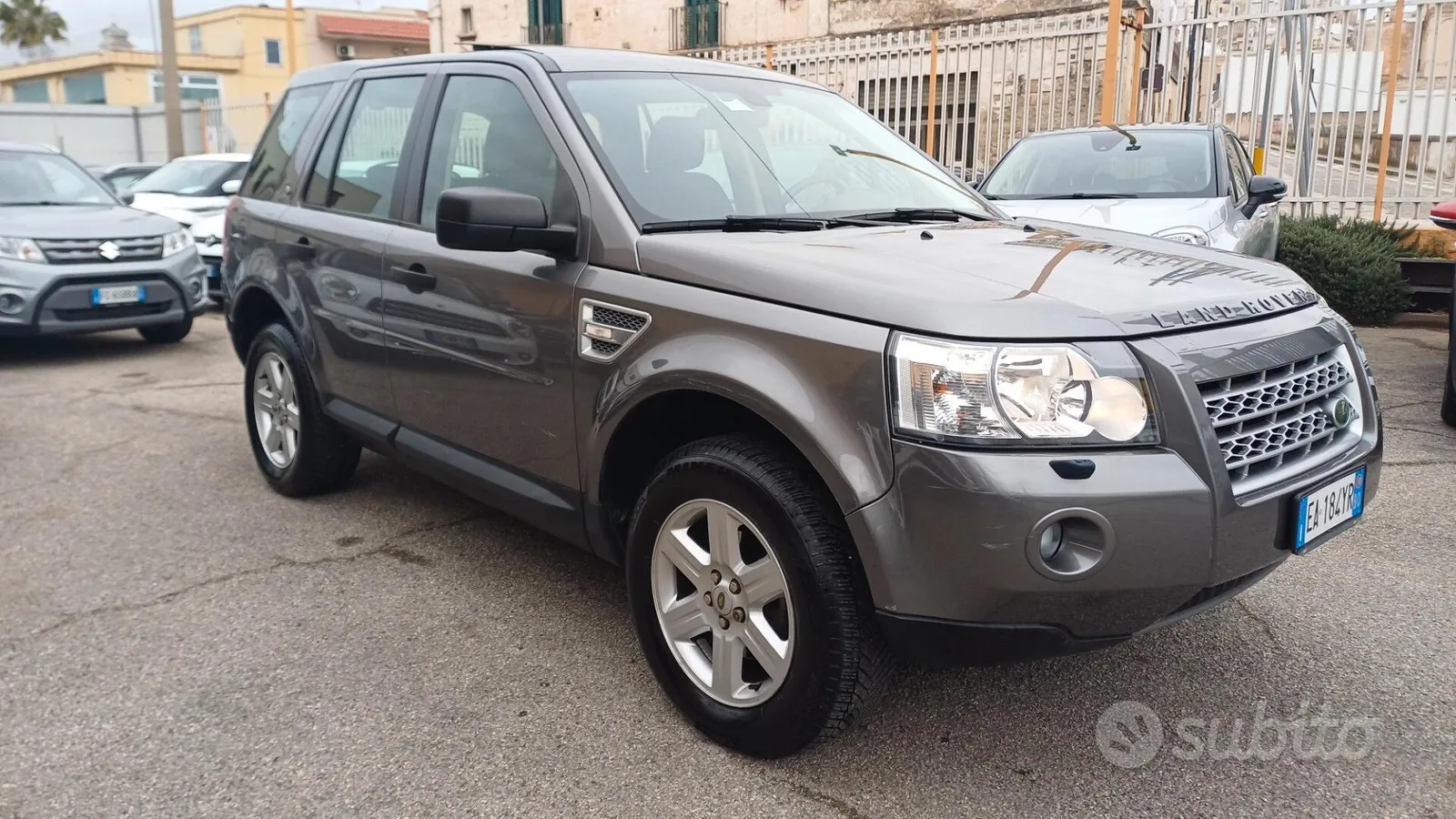 Land Rover Freelander 2010 photo 3
