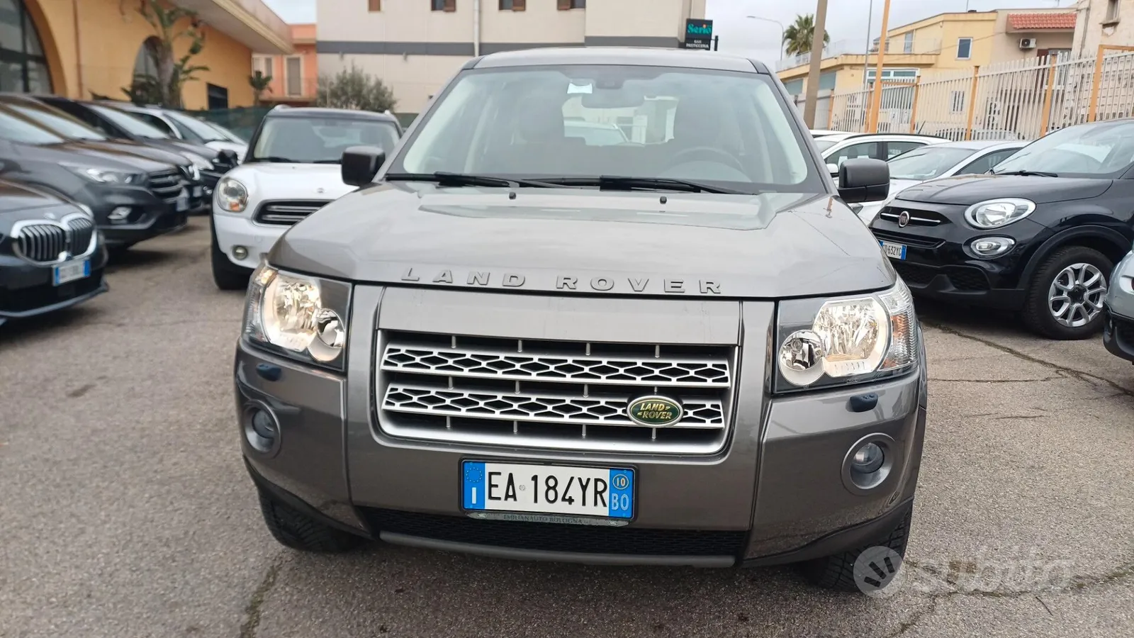 Land Rover Freelander 2010 photo 2