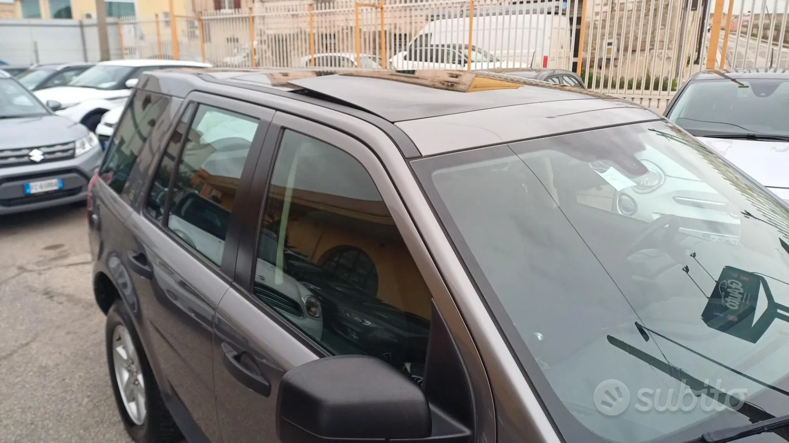 Land Rover Freelander 2010 photo 4