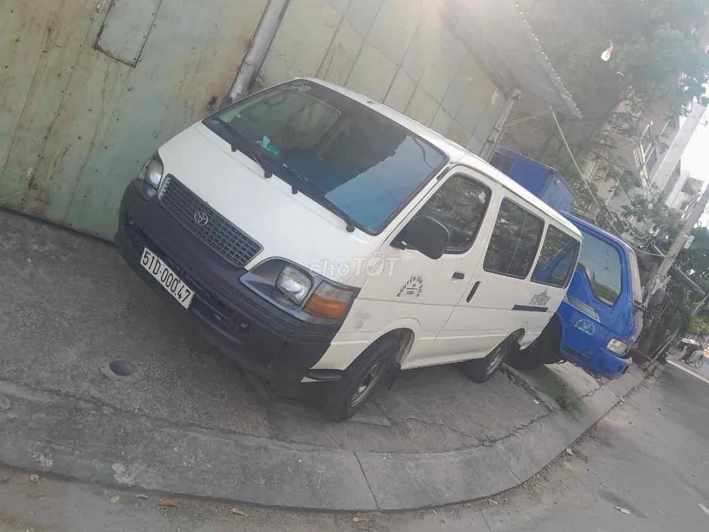 Toyota Hiace 2004 photo 3