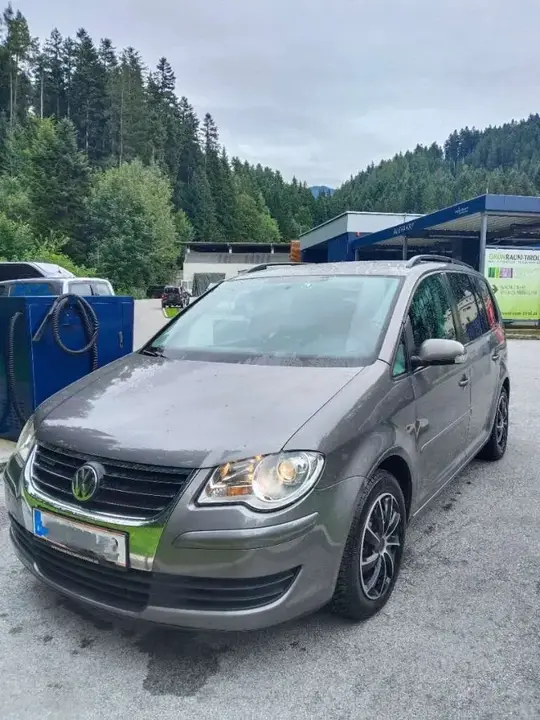 Volkswagen Touran 2009 photo 2