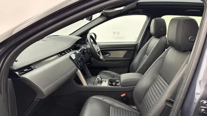 Land Rover Discovery Sport 2024 photo 3