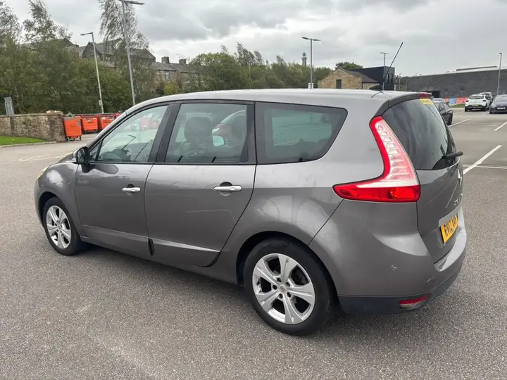 Renault Grand Scenic 2012 photo 3