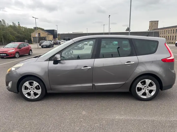 Renault Grand Scenic 2012 photo 2