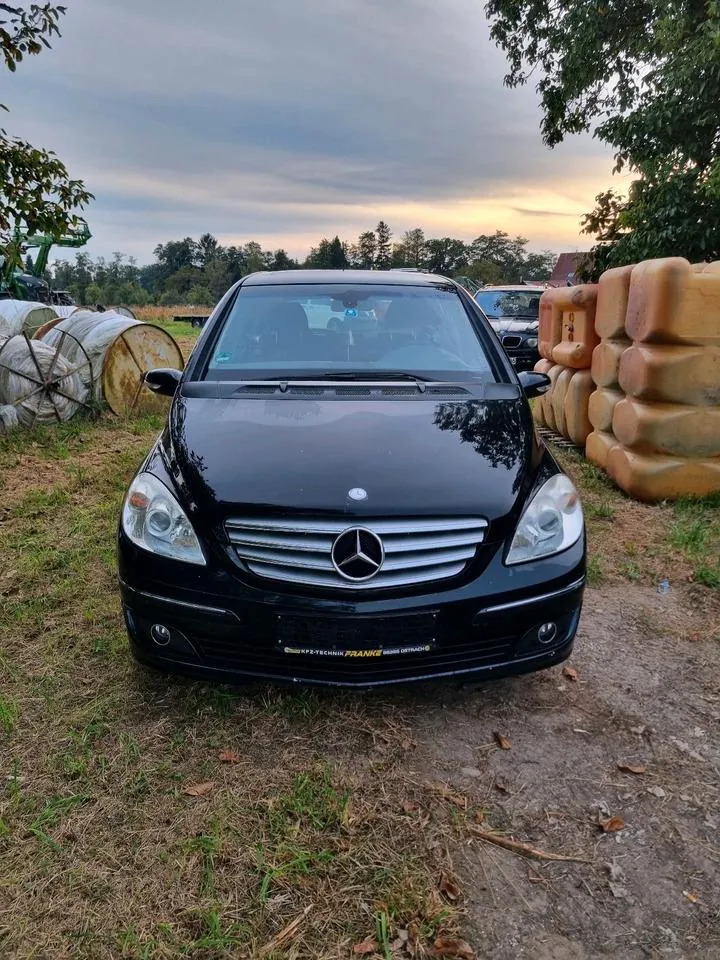 Mercedes-Benz B 200