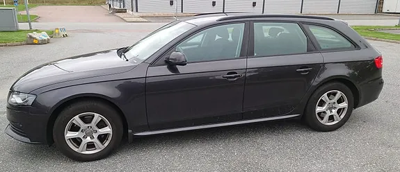 Audi A4 2011 photo 2