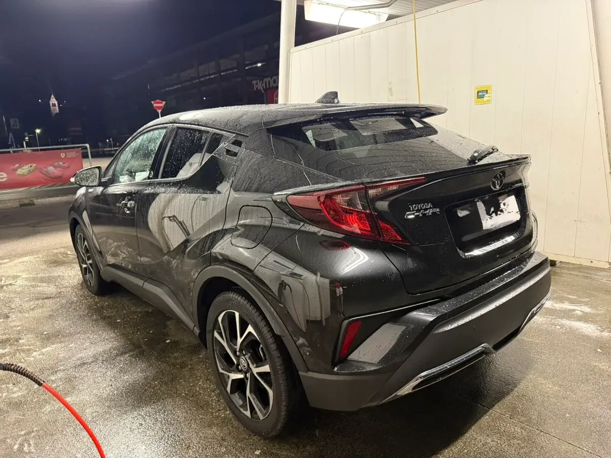 Toyota C-Hr 2021 photo 2