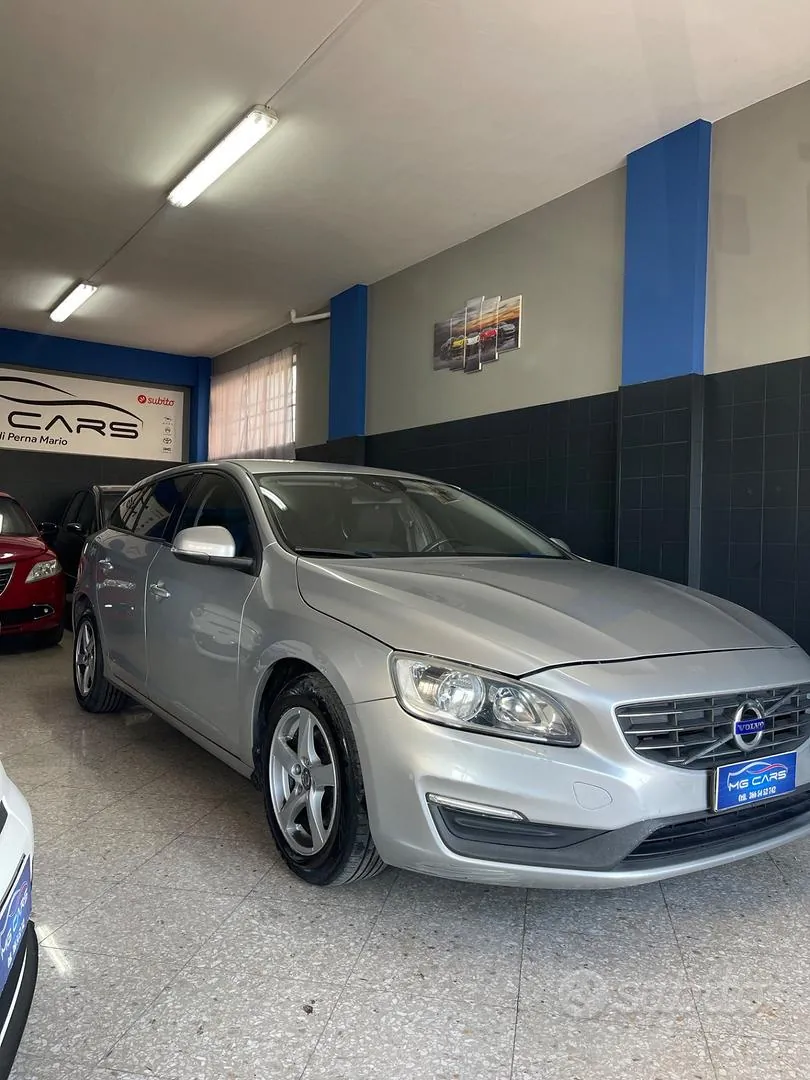 Volvo V60 2015 photo 2