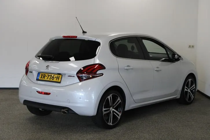 Peugeot 208 2019 photo 2