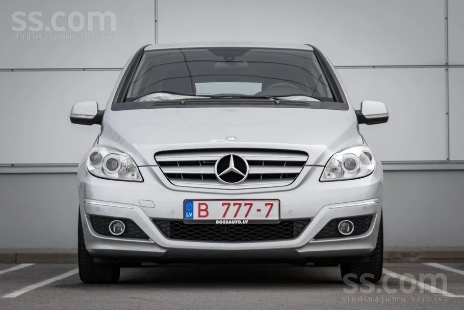 Mercedes-Benz B180 2010 photo 2