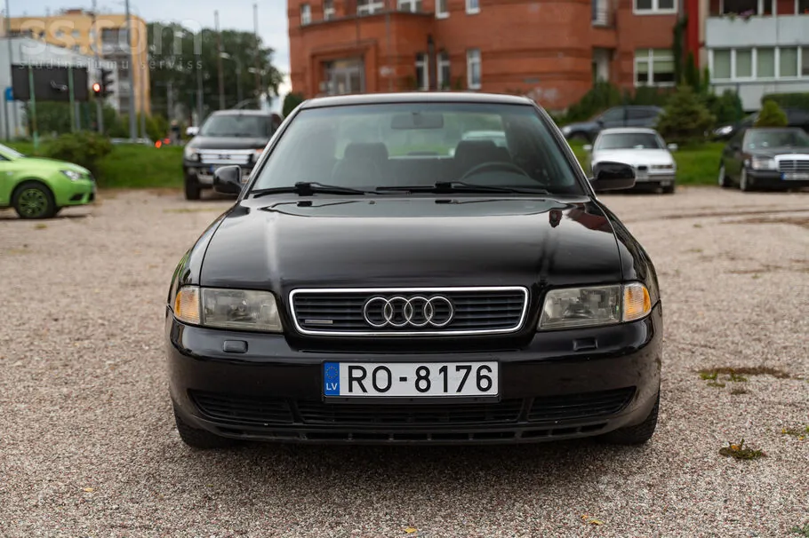 Audi A4 1998 photo 2