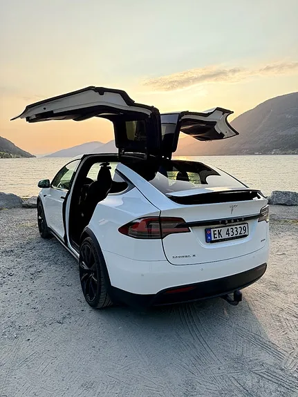 Tesla Model X 2017 photo 2