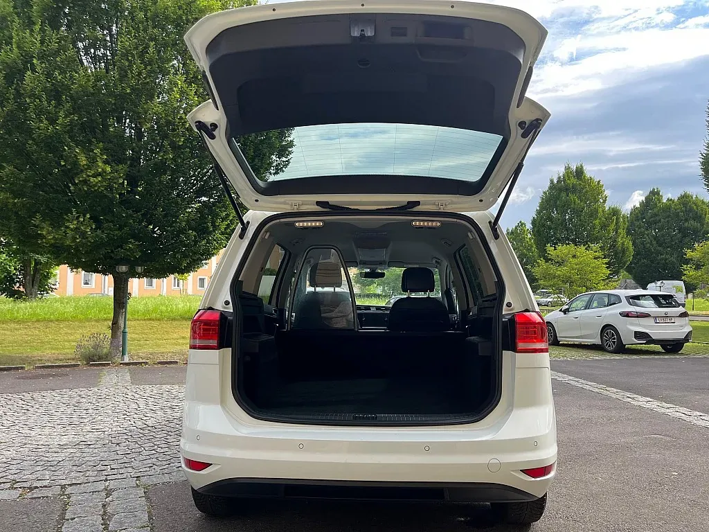 Volkswagen Touran 2020 photo 2
