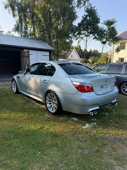 BMW M5 2006 photo 2
