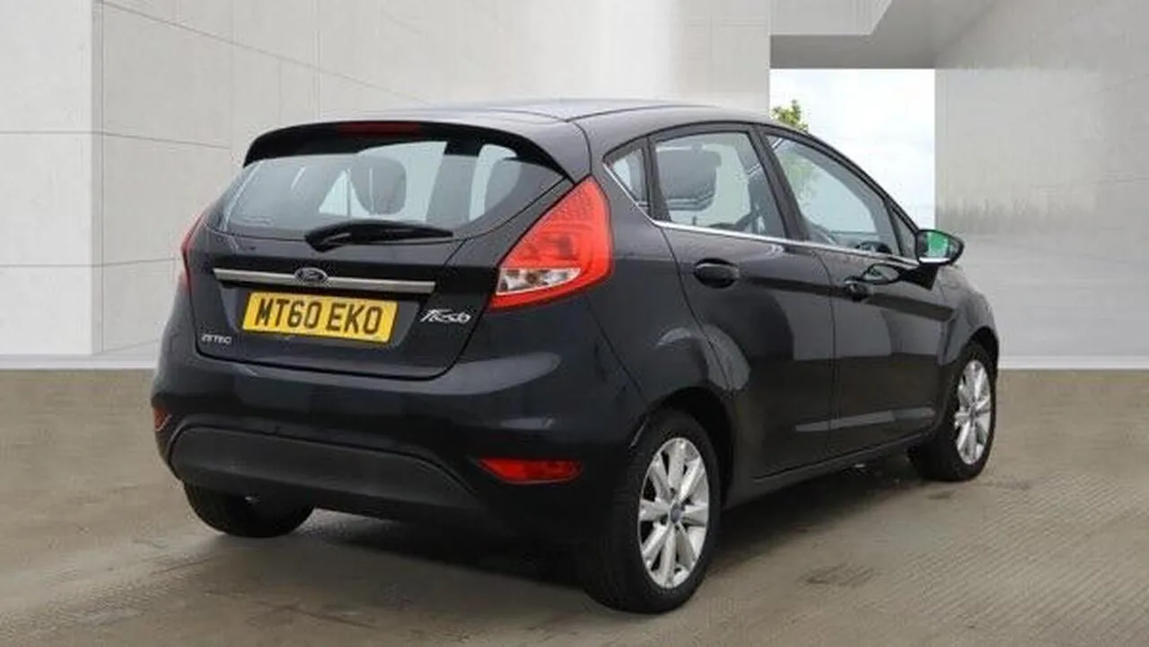 Ford Fiesta 2011 photo 2