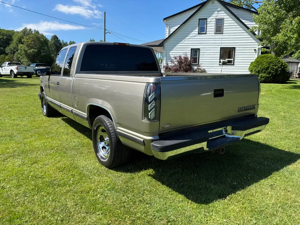 Chevrolet Silverado C1500 1998 photo 3