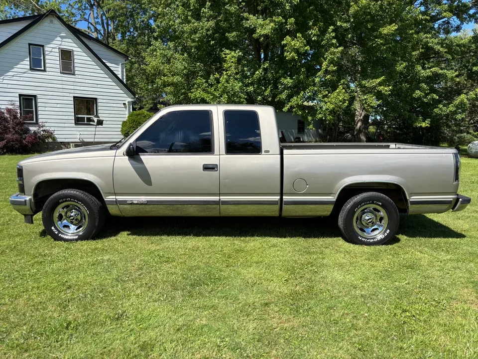 Chevrolet Silverado C1500 1998 photo 2