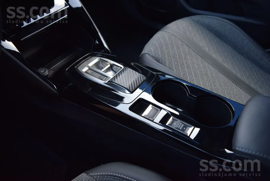 Peugeot 2008 2024 photo 5