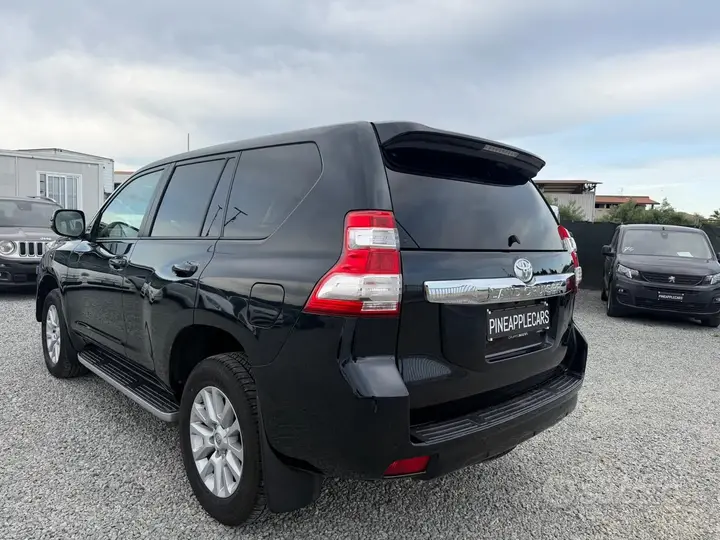 Toyota Land Cruiser 2016 photo 2