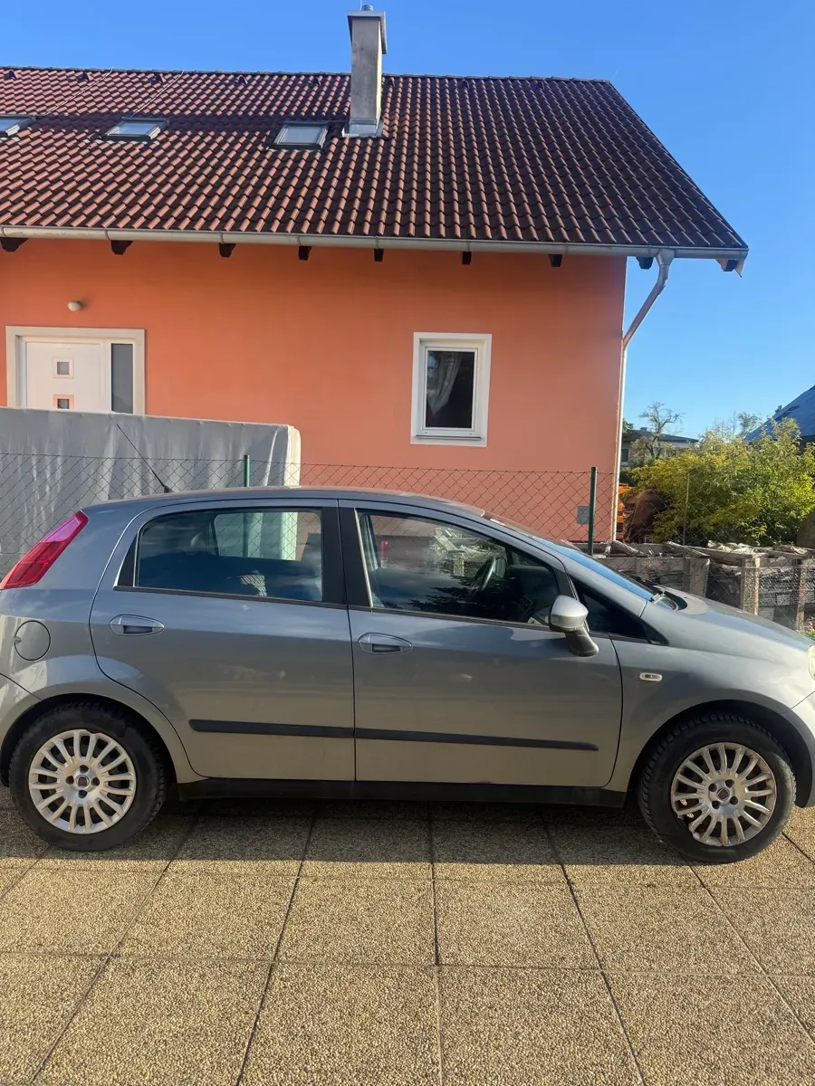 Fiat Punto 2009 photo 2