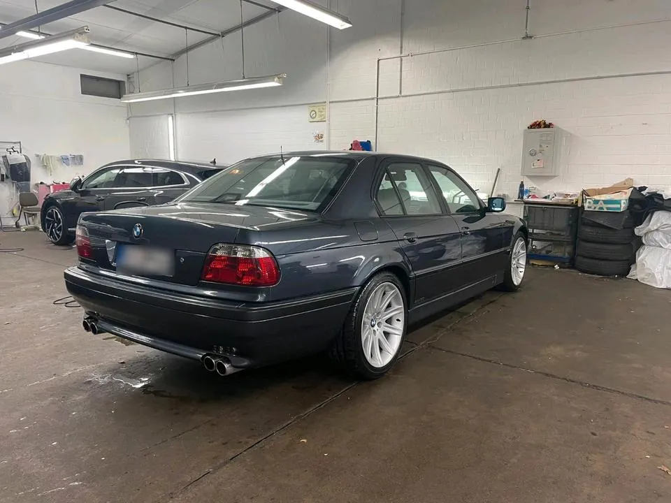 BMW 735I