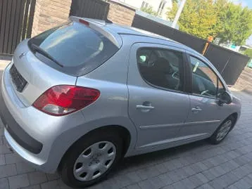 Peugeot 207 2009 photo 3