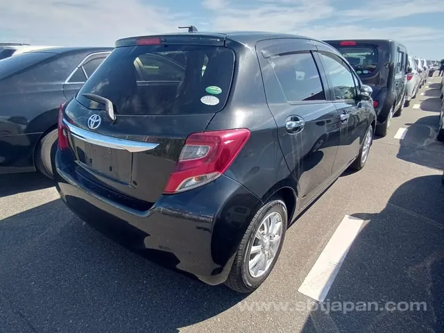 Toyota Vitz 2016 photo 4
