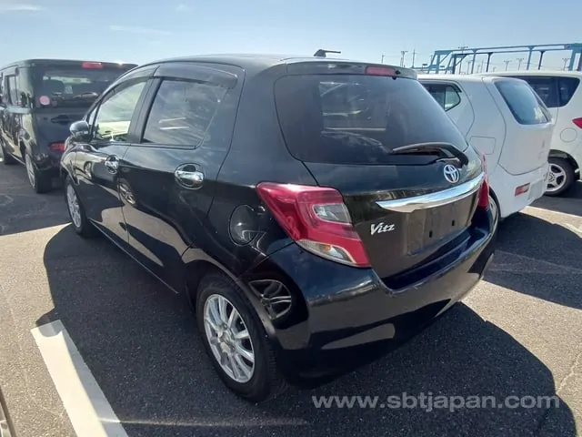 Toyota Vitz 2016 photo 3